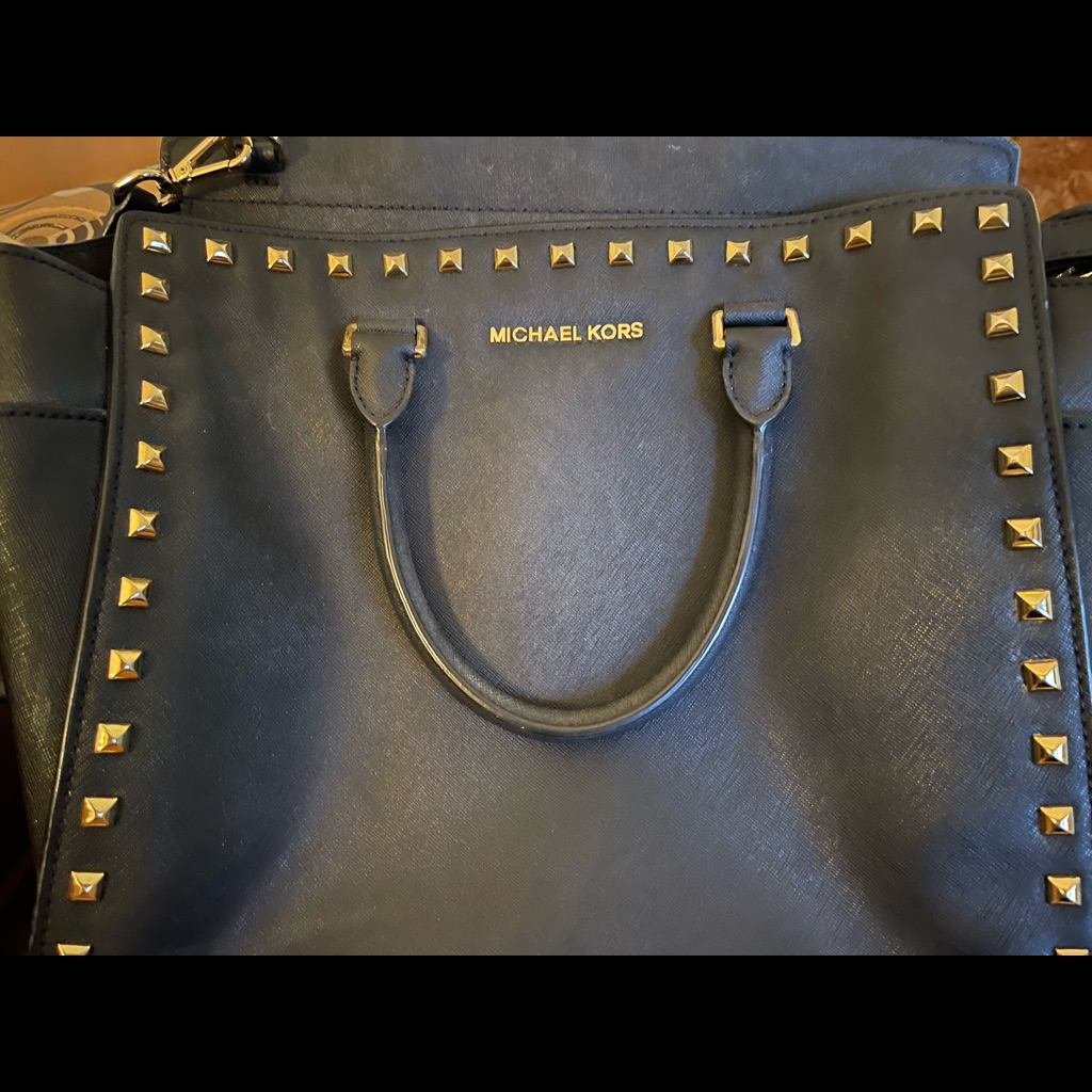 Authentic Michael Kors Bag In Excellent Condition.